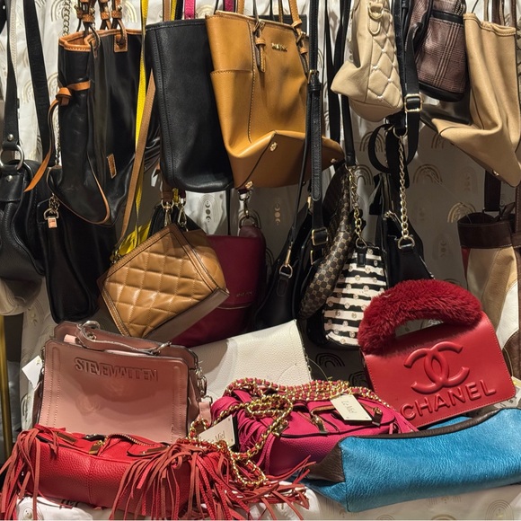 Meet your Posher, Tammy - Picture 1 of 2